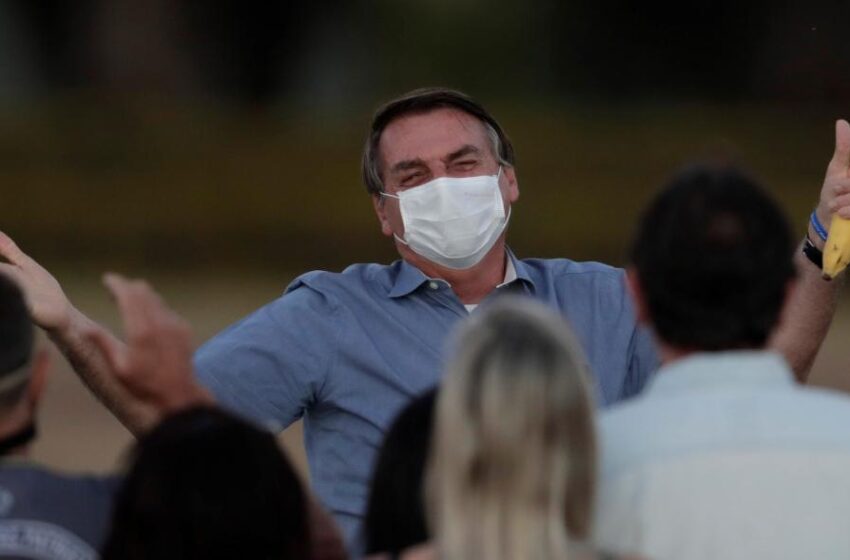  Bolsonaro retornó a trabajar al Planalto tras recibir el alta de coronavirus