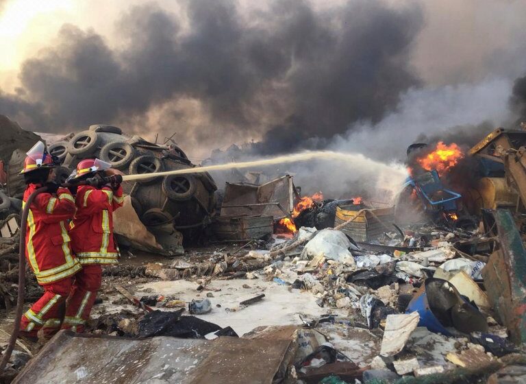  Impresionante: Explotó un depósito en el puerto de Beirut, Líbano