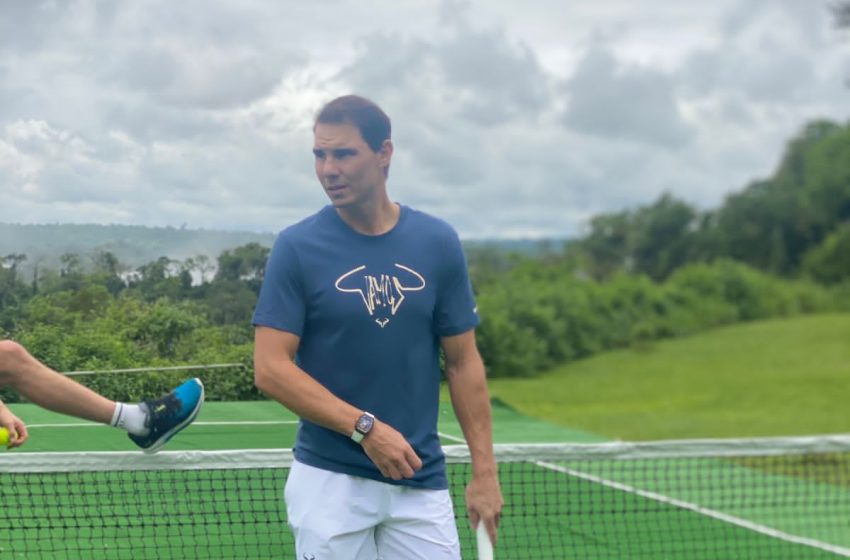 El español Rafael Nadal realizó una demostración de tenis en Cataratas