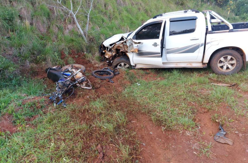  Motociclista murió luego de colisionar contra una camioneta