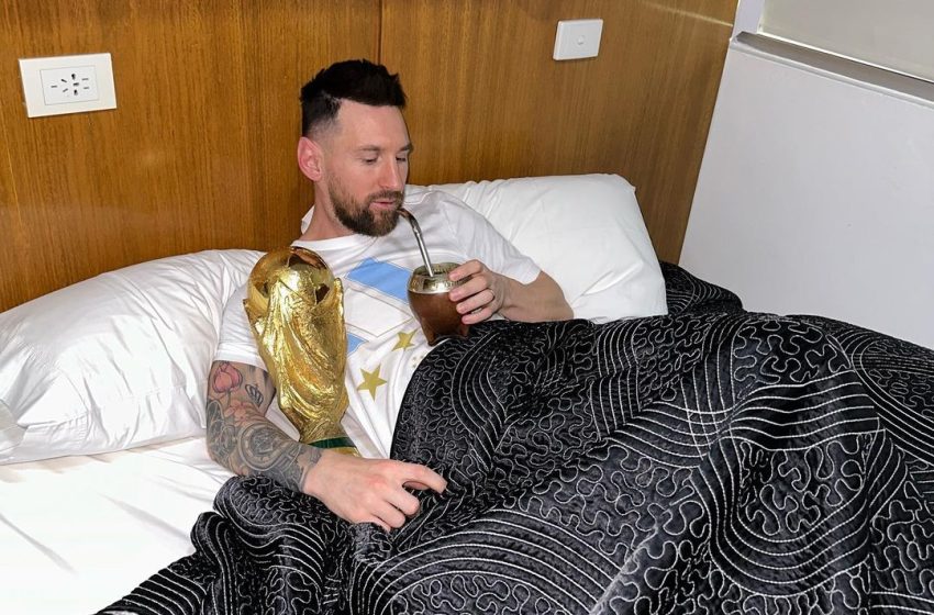  Messi y el mejor despertar: mates en la cama y abrazado a la Copa del Mundo