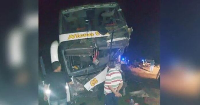  Tres muertos en un choque entre dos camiones y un colectivo que viajaba a hacer un tour de compras a Encarnación