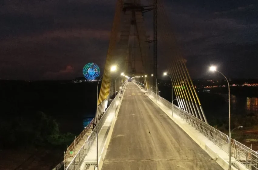  Realizan la primera prueba de iluminación en el puente de la Integración