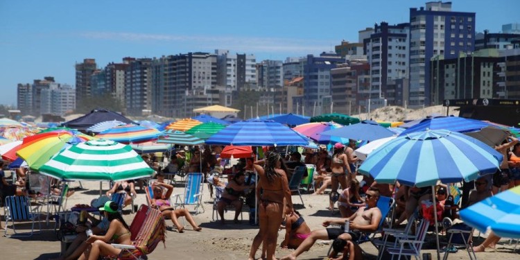  Florianópolis tiene este enero más del 400% de aumento de turistas argentinos