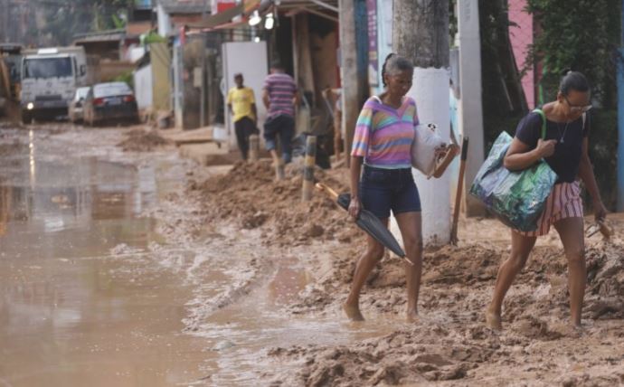  Ascienden a 64 los fallecidos por las lluvias en el sudeste de Brasil