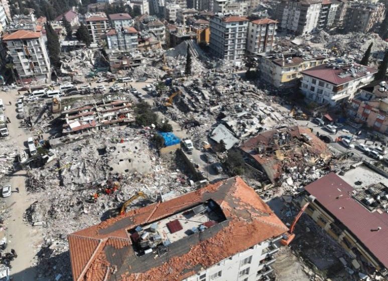  Más de 24 mil muertos por el devastador terremoto en Turquía y Siria