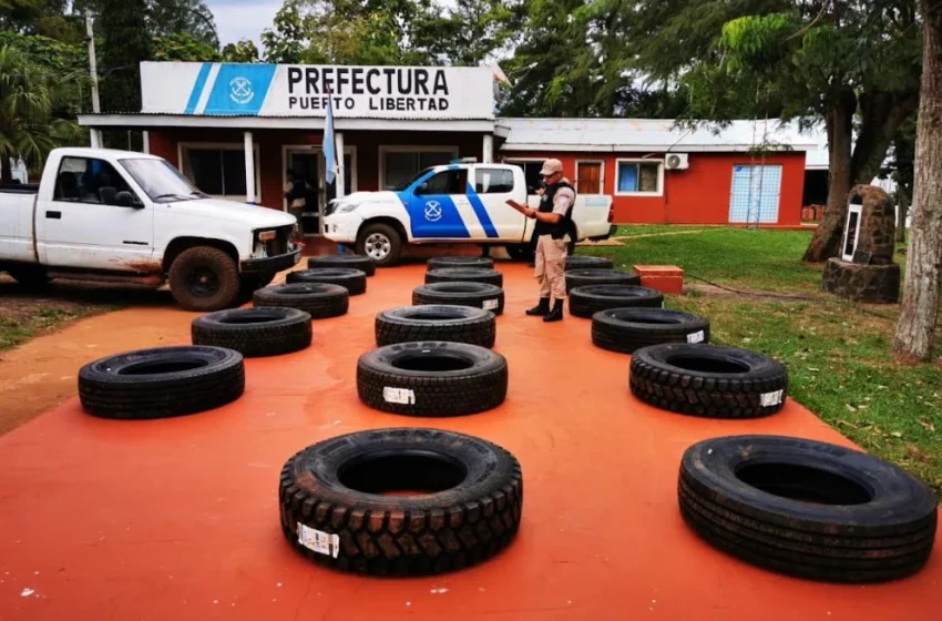  Puerto Libertad: Prefectura incautó un importante cargamento de cubiertas de camión