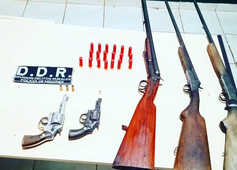 Arrestaron a un cazador en el Parque Urugua-í: en el campamento descubrieron un arsenal de armas, trampas, y animales silvestres faenados