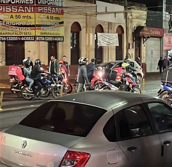  Caso Pissani: motodeliverys cortaron la avenida Uruguay en protesta