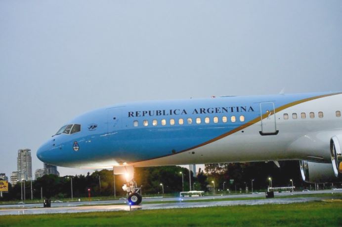  El nuevo avión presidencial llegó al país envuelto en críticas por su aterrizaje