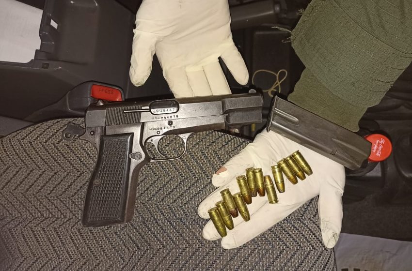  Secuestran una pistola que era transportada ilegalmente en un auto paraguayo