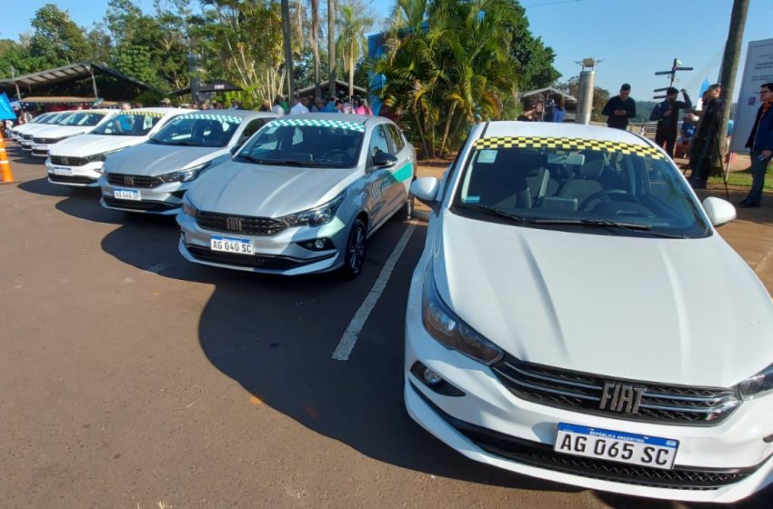  Entrega de los primeros autos del programa «Ahora Taxi» en Iguazú