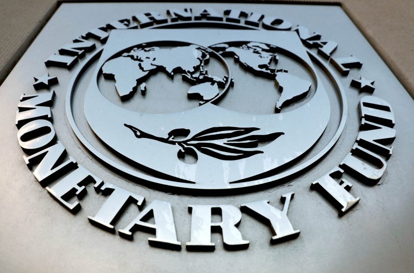  El FMI estimó que la economía argentina caerá 2,5% este año y la inflación trepará al 120%