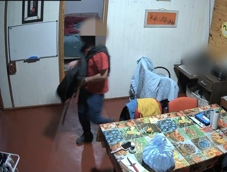  Detuvieron al hombre que fue filmado robando en una casa del barrio 25 de Mayo