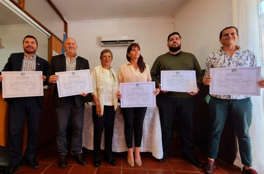 Entrega de diplomas a concejales electos y al intendente en Puerto Iguazú