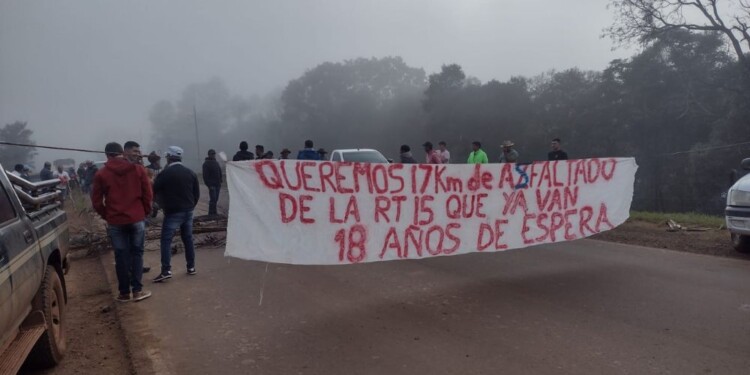  El Soberbio: manifestantes cortan la ruta provincial 2