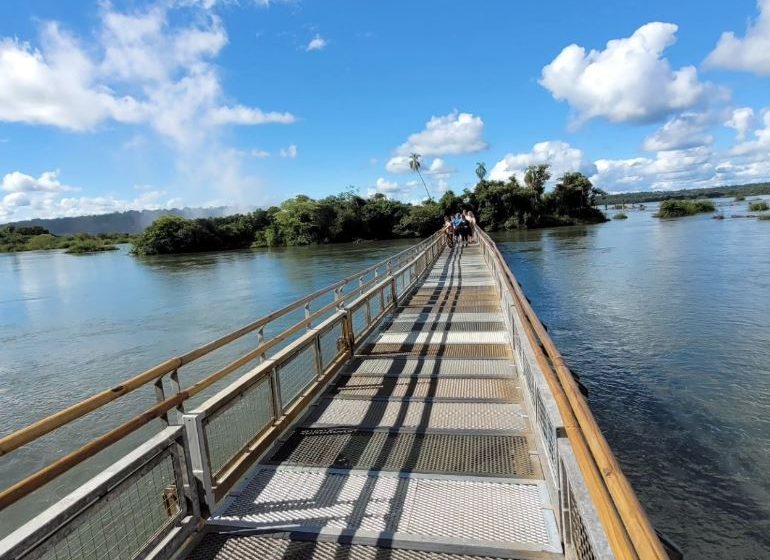  Este jueves 13 y mañana viernes 14 de julio el circuito Garganta del Diablo permanecerá cerrado debido al alto caudal del río Iguazú 