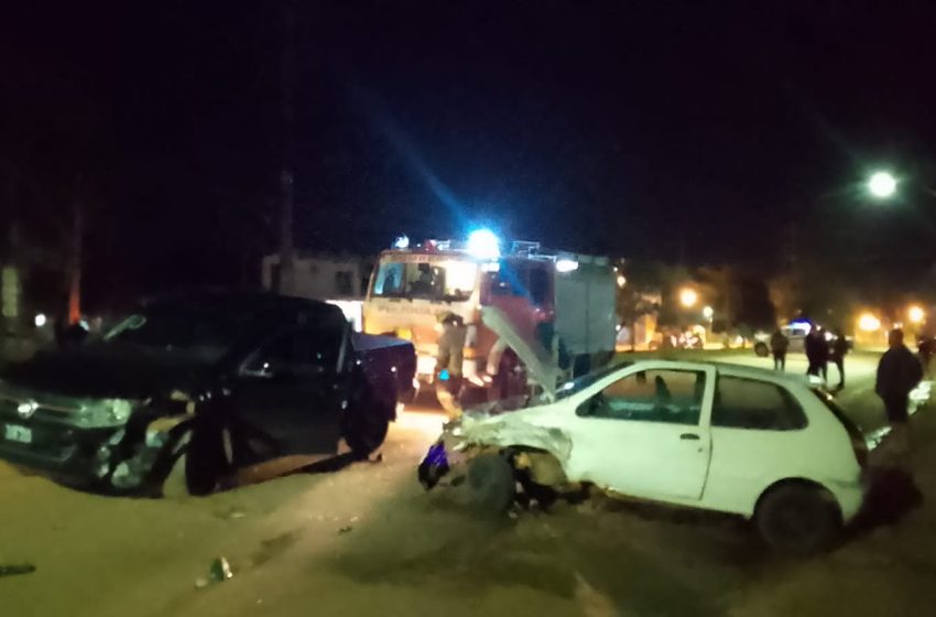  Cuatro heridos en choque entre dos vehículos