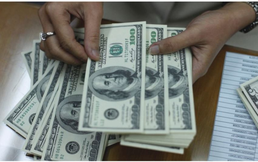  El Gobierno elevó el valor del dólar oficial a $365,50