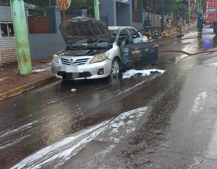  Incendio cerca de una YPF en Iguazú, el vehículo tenía un sistema de trasvase de combustible