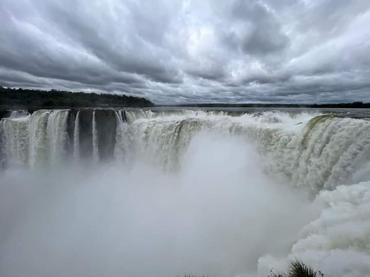  Cierre preventivo de Garganta del Diablo en las cataratas del Iguazú debido a caudal extraordinario