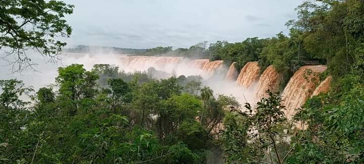 Se suspende el ingreso al área cataratas por crecientes extraordinarias del río Iguazú