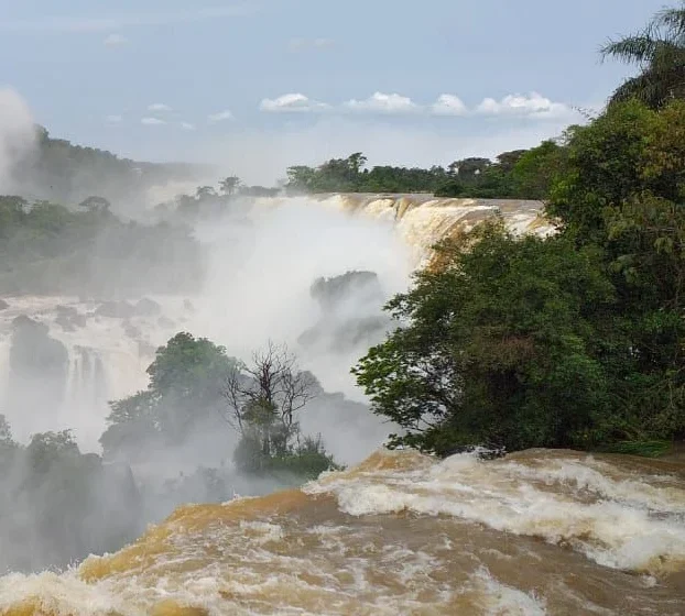  Restauración de las pasarelas de Cataratas del Iguazú tras la crecida del río