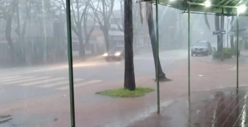  Fuerte tormenta de granizo y lluvia causó daños en Virasoro, San Carlos y Garabí