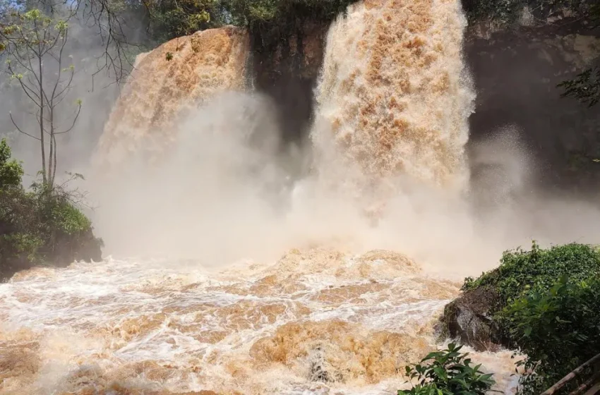  El río Iguazú se mantiene en casi tres veces más su altura normal