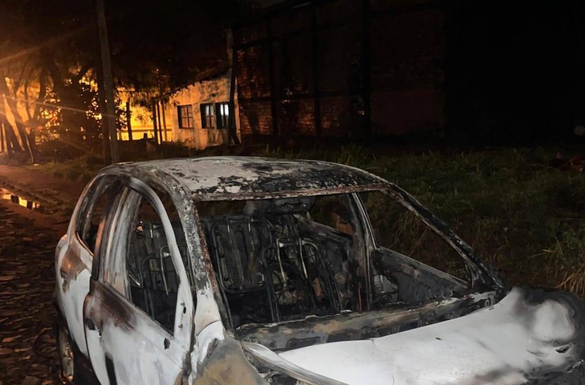  Incendio de automóvil en Puerto Iguazú dejó a dos personas gravemente heridas: transportaban combustible en forma irregular