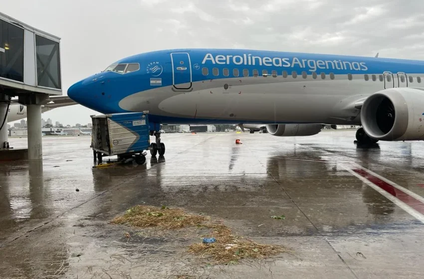  Aerolíneas Argentinas debió cancelar más de 100 vuelos por el temporal