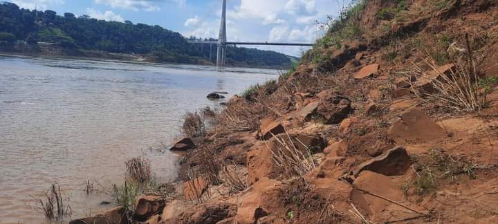  Continúa la búsqueda de un joven que se arrojó en el Salto Mariposa de Puerto Iguazú