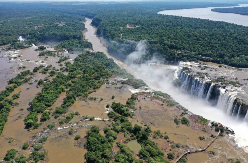  Cataratas del Iguazú: En estos momentos caen más de 4 millones de litros de agua por segundo