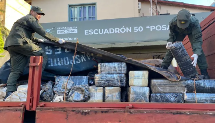  Secuestran más de 1.500 kilos de marihuana en dos vehículos abandonados en Posadas