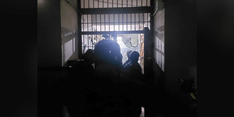  Tensión en la Comisaría Segunda: detenidos incendiaron un colchón en una celda