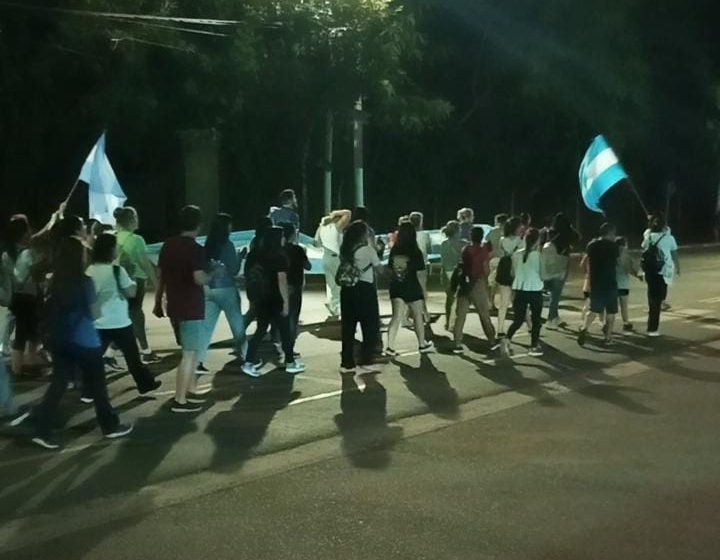  Docentes de Iguazú marchan en reclamo de mejoras salariales