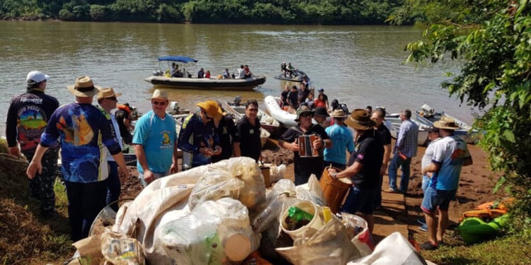  Argentinos y brasileños se vuelven a unir para limpiar el río Uruguay
