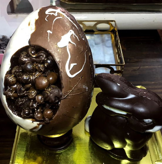  Chocolatería Luz Marina ofrece al público una variedad de huevos de pascuas