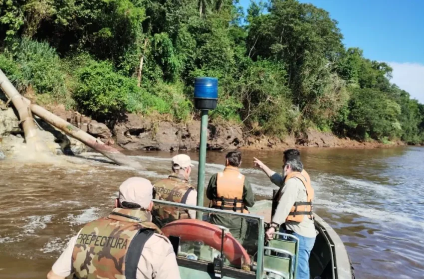  Espuma blanca invadió el río Paraná y es investigada por Ecología tras denuncia