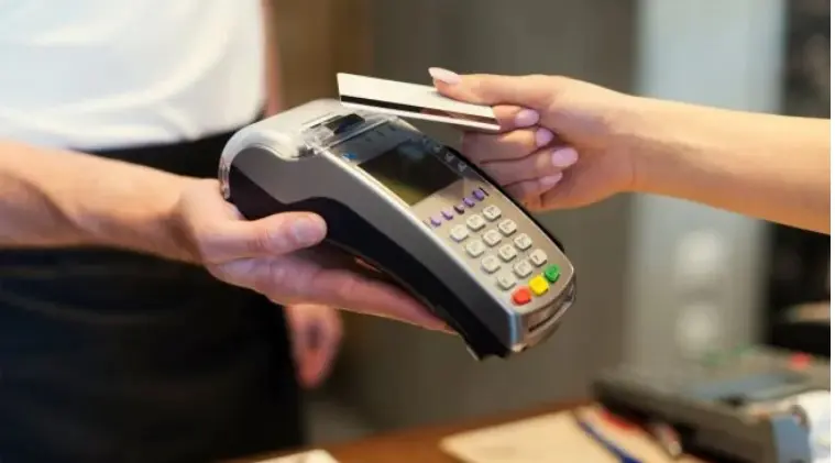  Cambia la forma de pagar con tarjetas de crédito y débito en comercios