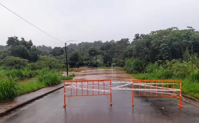  Las intensas lluvias provocaron clausuras de puentes en Montecarlo