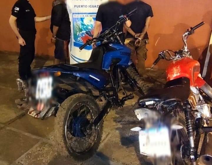  Dos jóvenes fueron sorprendidos intentando desarmar una motocicleta: terminaron detenidos