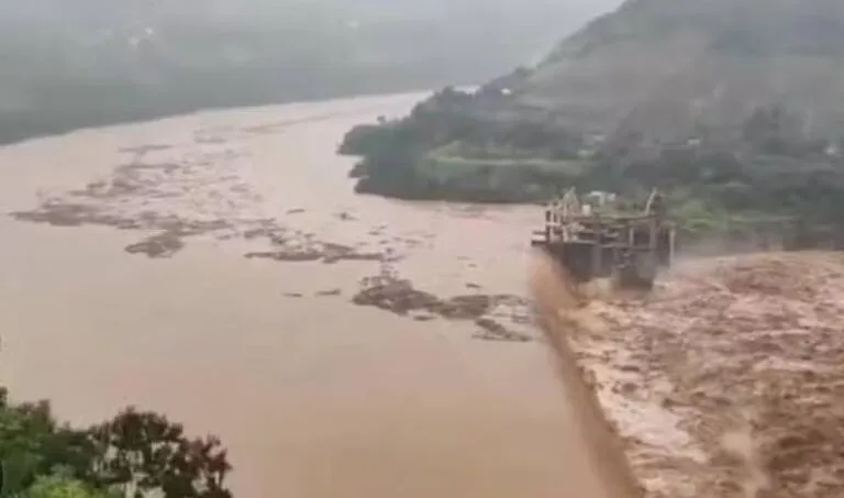  Inundaciones en el sur de Brasil: se rompió una represa y evacúan la zona por el riesgo de derrumbe
