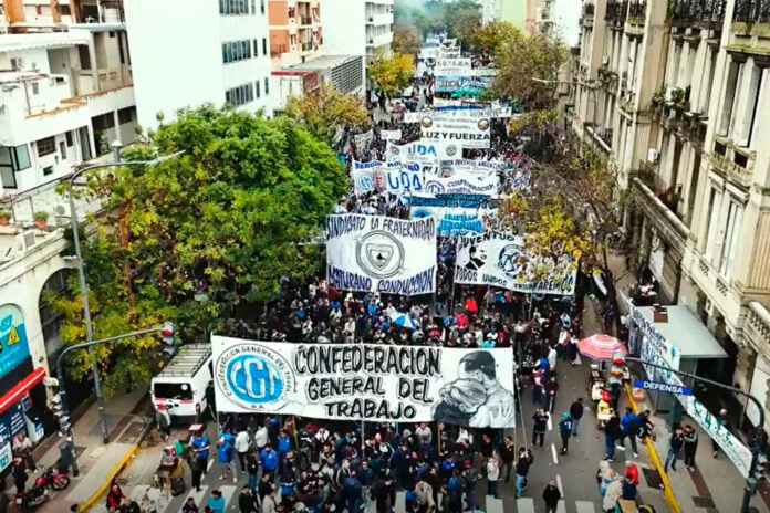 En el Día del Trabajador, la CGT marchó contra el Gobierno nacional y confirmó la convocatoria a otro paro general para el 9 de mayo