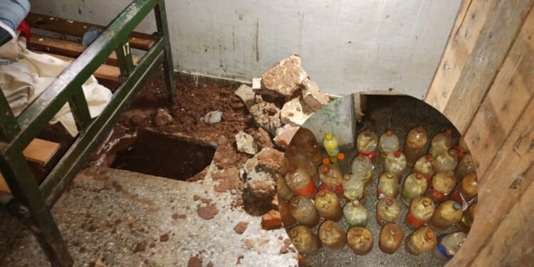  Unidad Penal 17 de Candelaria: hallaron dos pozos donde los internos escondían bebidas alcohólicas