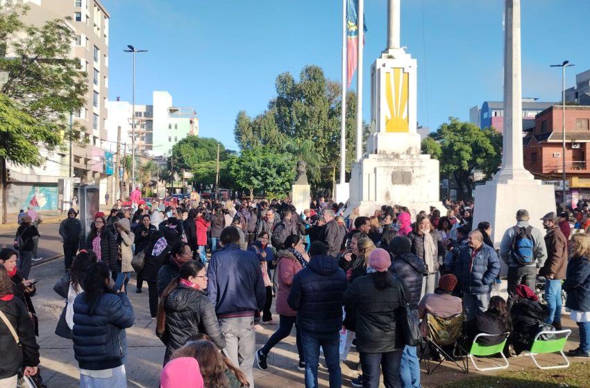  Docentes de Iguazú presentes en la manifestación por recomposición salarial en Posadas