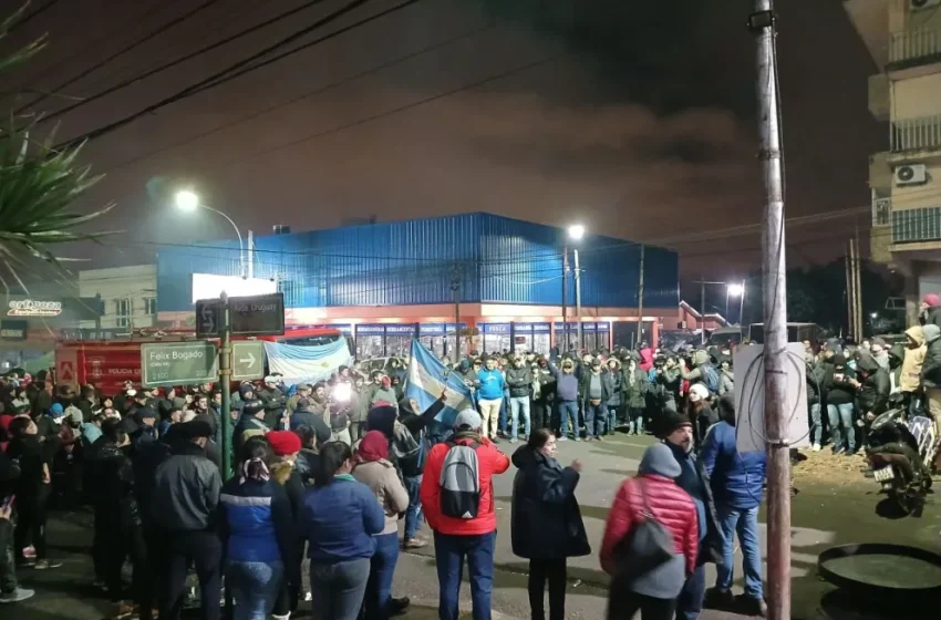  Hubo acuerdo y se levanta el acampe de los policías en la avenida Uruguay