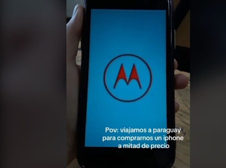  Viajó a Paraguay para comprarse un Iphone, pero al abrir la caja se encontró con una desagradable sorpresa