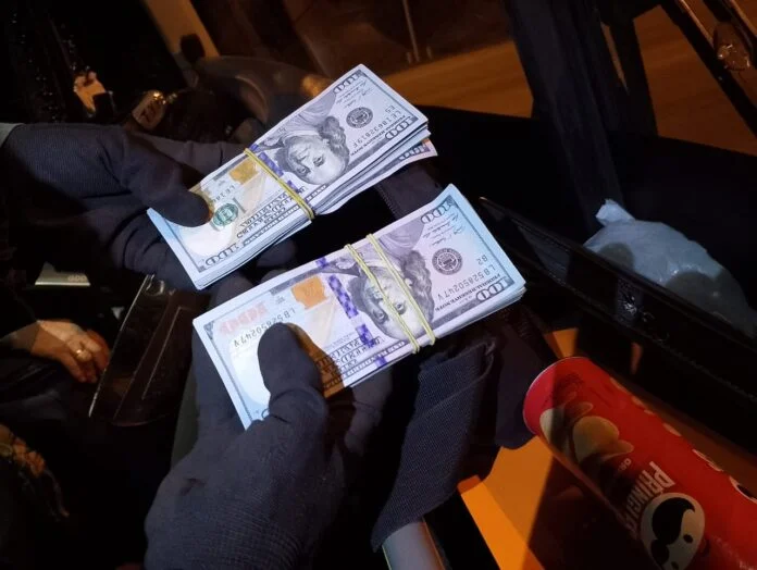  Un pasajero de un ómnibus ocultaba 14.500 dólares entre sus pertenencias