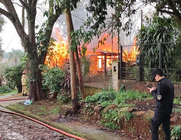  Pto. Iguazú: Dos incendios de viviendas en simultáneos